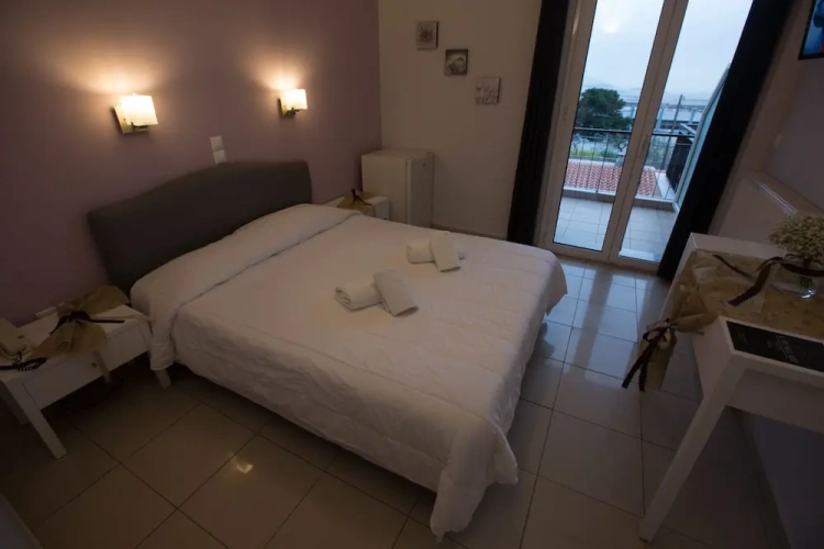 1 Bedroom Standard Double room with balcony and with mountain view