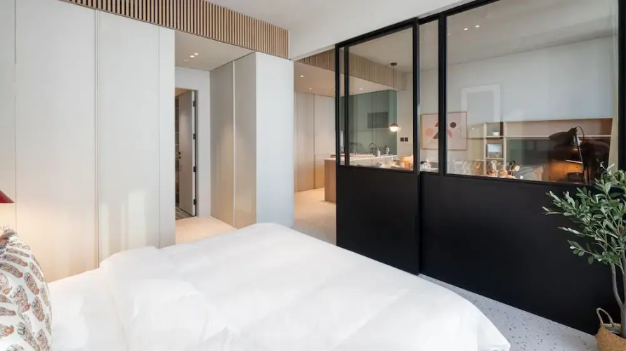 Charming 1BR w Balcony in Business Bay