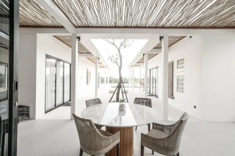 2 Bedrooms Villa