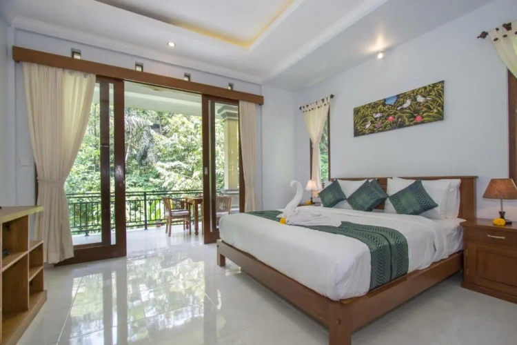 Deluxe room with balcony and with view