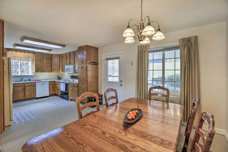 Laptop-friendly Appalachian Mountain Retreat!