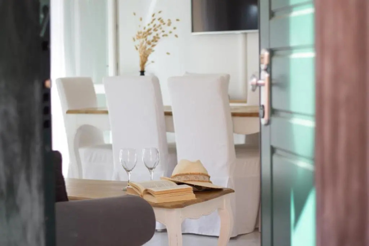 Edone' by PortofinoHomes