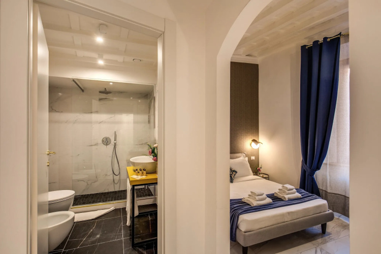 Little Queen Pantheon Residence