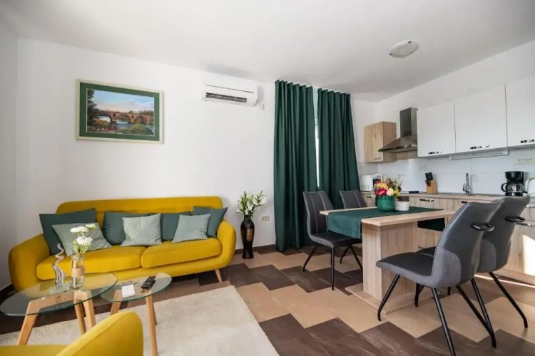 Apartment with sea view
