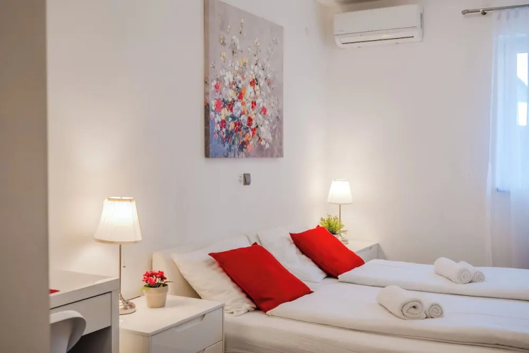 Red Vibe Studio Central 1