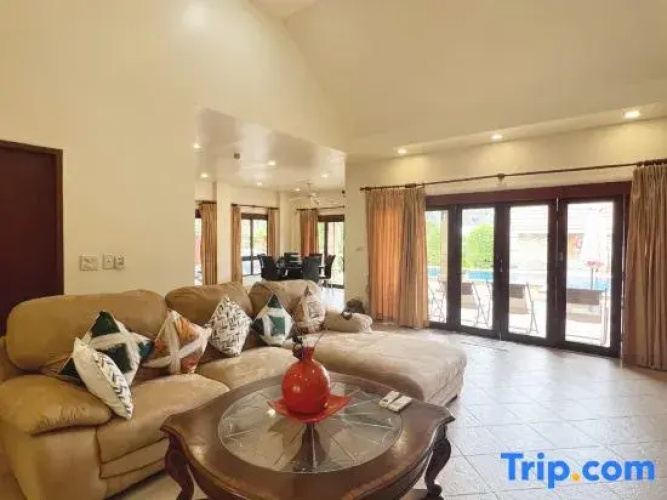 Luxury 3-bedroom villa with big pool in Rawai