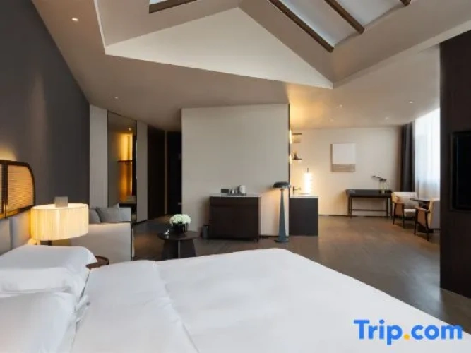 Suite with river view