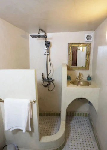 Luxury Double room with balcony and with courtyard view