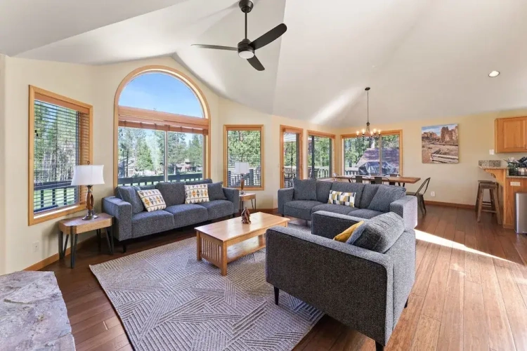 4 Bedrooms Cottage