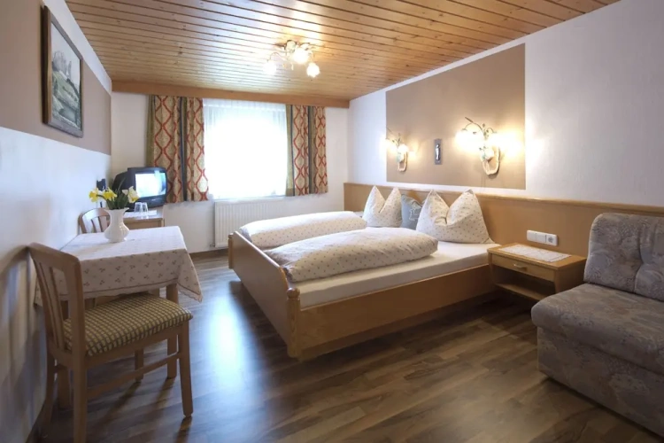 1 Bedroom Economy Double room with mountain view