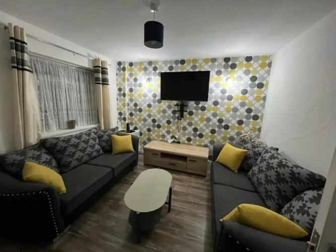 Impeccable 2-bed House Near City Centre