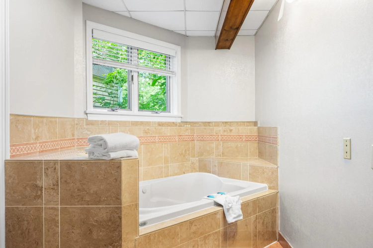 Cedar Park Inn & Whirlpool Suites photo 19