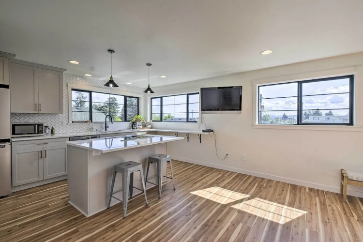 'ruston Retreat' - Mod Home w/ Rooftop Deck!