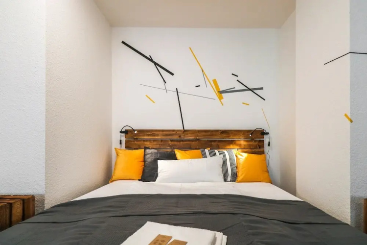 Nice and clean hostel room for 3 2C
