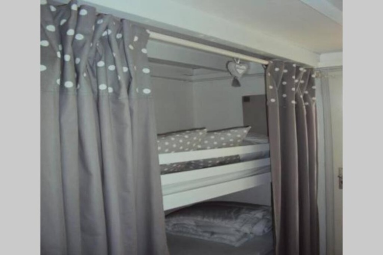 2 Bedrooms Cottage