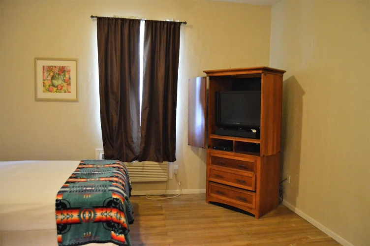 Holly Inn Suites