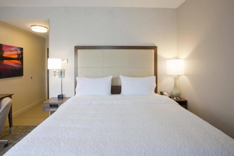 Hampton Inn Spicer Marina Area