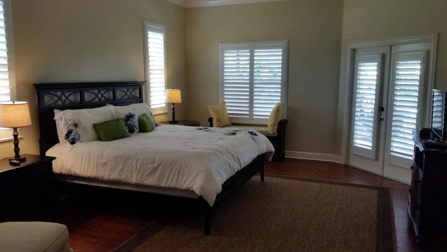 1261 Laurel Ct