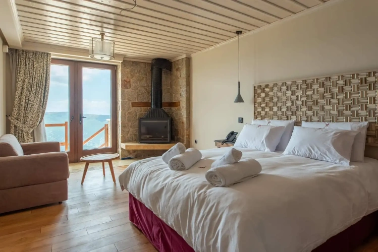 Comfort Double Suite with mountain view