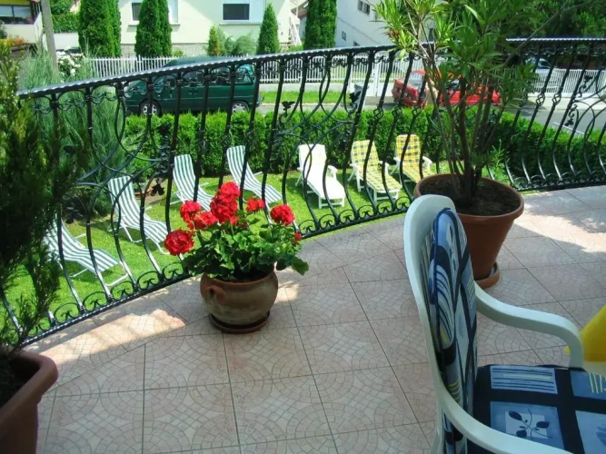 Apartment with balcony