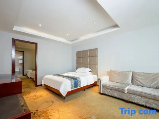 Deluxe Triple Suite