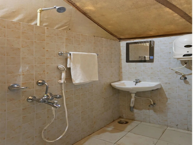 OYO 10981 Hotel Jungle Camp