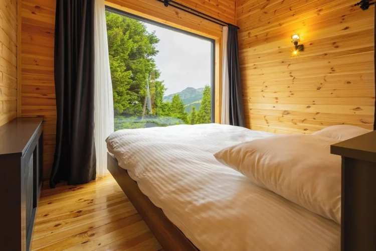 Bungalow with balcony and with mountain view
