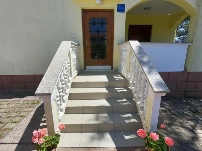 1 Bedroom Apartment with garden view