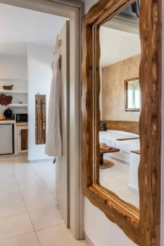 Niki Savvas Studio & Suites