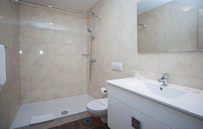 Nice Apartment in Drvenik With 1 Bedrooms and Wifi