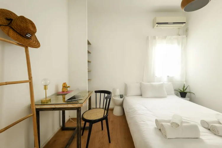 Stylish 2-Bedroom Green Oasis