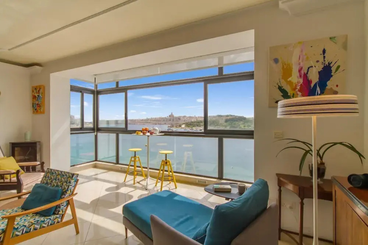 Magnificent Sunny Seafront Apart Sliema