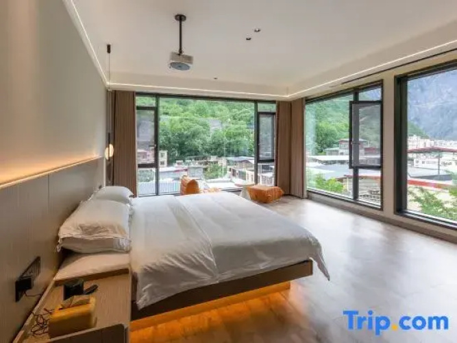 Lixian Mountain Lodge Folk Hotel