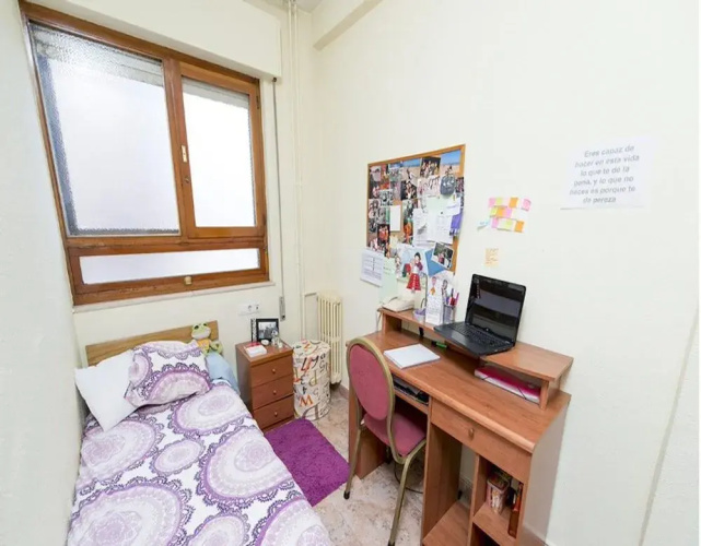Ensuite Rooms for Women Only - LEON