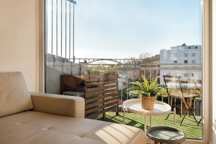 2 Bedrooms Apartment