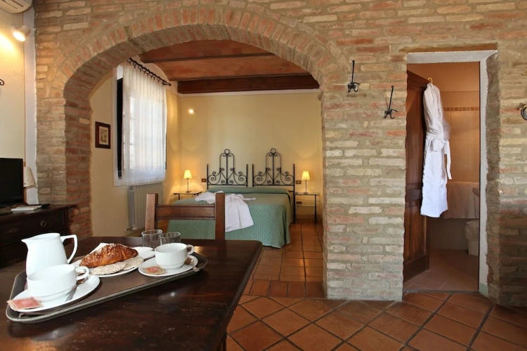Standard Triple room with land view