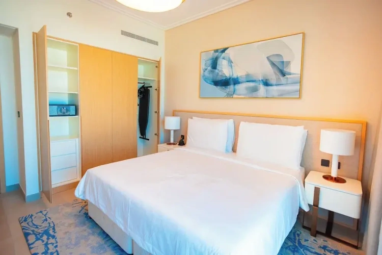 1 Bedroom Apartment with city view