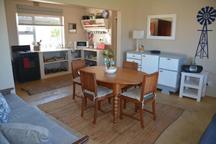 5 Bedrooms Cottage
