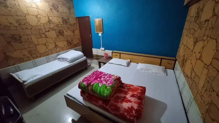 J M S Guest House