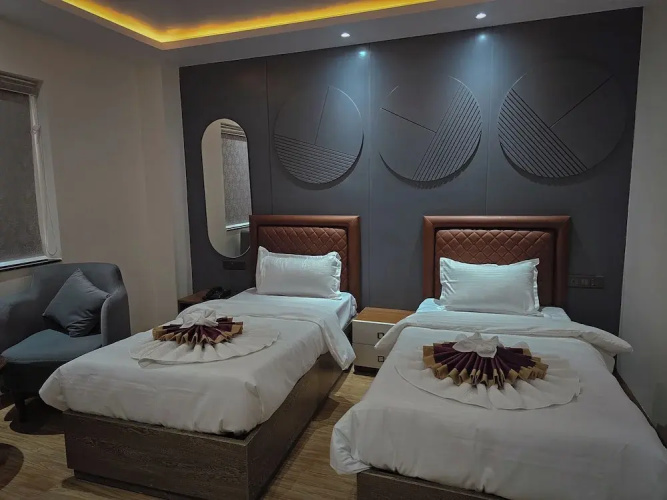 Hotel Elara