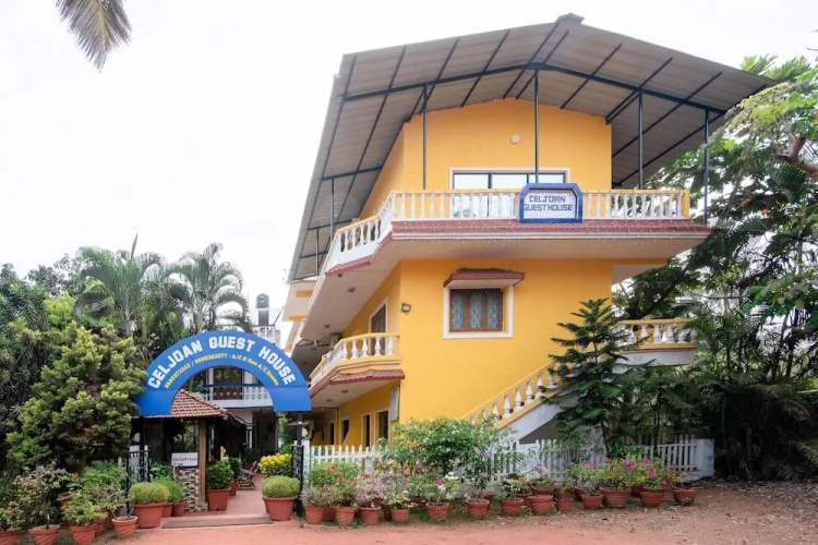 OYO 7325 Celjoan Guest House Standard