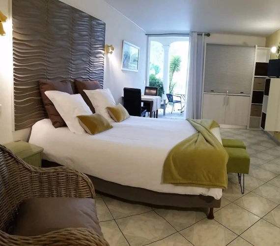 Comfort room with view