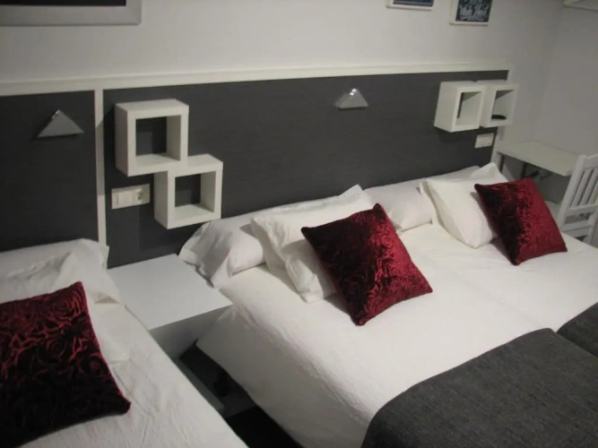 Standard Triple room