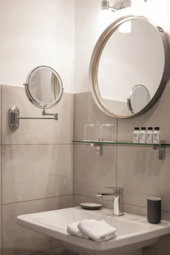 Vis a Vis Apartments