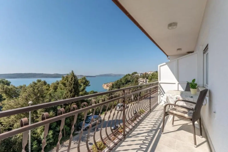 1 Bedroom Apartment with balcony and with sea view