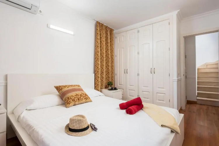 Beautiful VILLA Sahara, bbq, heated pool!