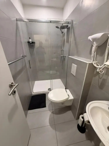 Chic 1BR Apt Steps from Schönbrunn