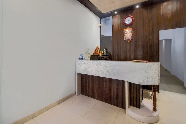 Itsy Hotels Om Pushp Residency