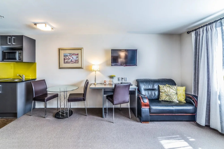 Quality Suites Alexander Inn