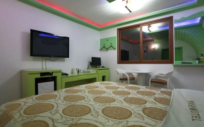 Whitehouse Motel